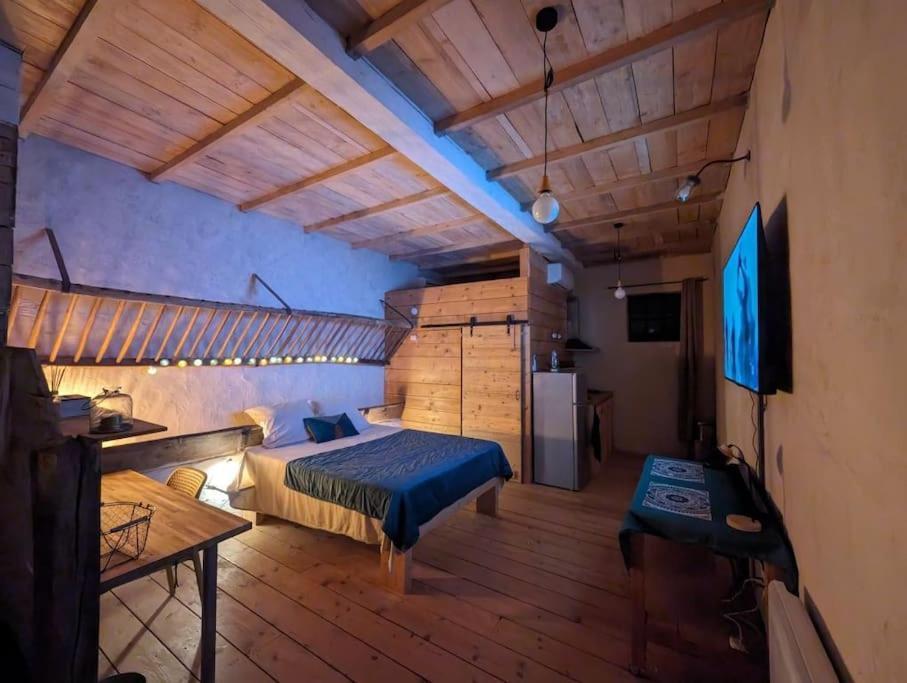 Logement - Studio Independant A Pérouges Εξωτερικό φωτογραφία